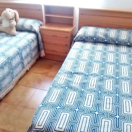 Sunny, 3-bedroom House In Oropesa With A Furnished Terrace And Sea Views - 20...