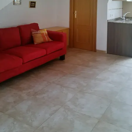 Sunny, 3-bedroom House In Oropesa With A Furnished Terrace And Sea Views - 20...